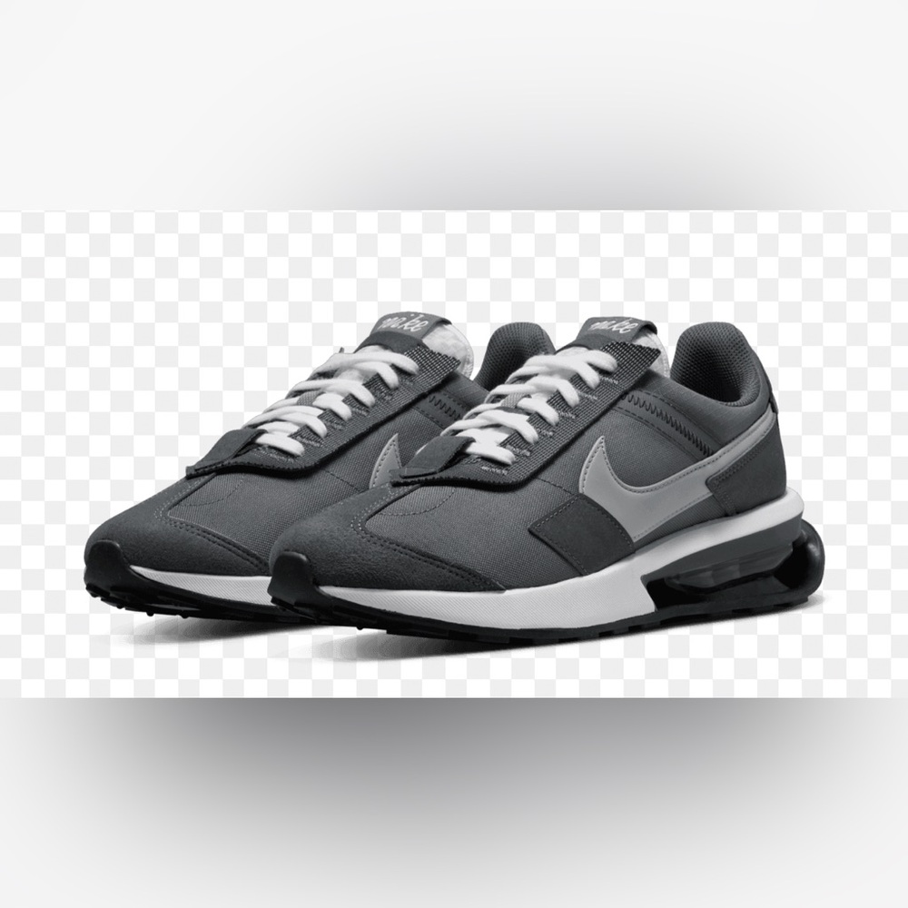 mens preday nike sneaker in 11.5 in black and grey